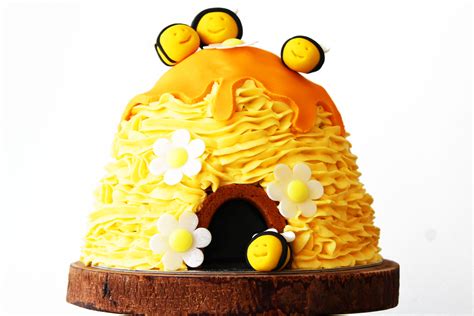 3D Beehive Cake with honey drips and buzzing bees - Supper in the Suburbs