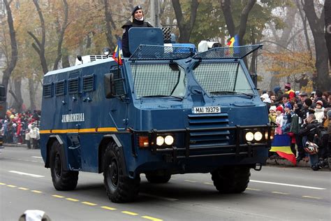 Fichier:Romanian police truck.jpg — Wikipédia