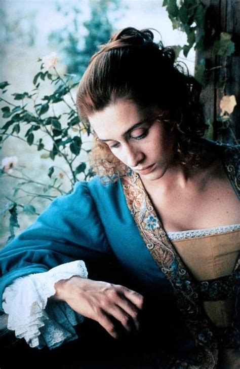 Anne Brochet as Roxane in 'Cyrano de Bergerac' 1990 | French women style, 17th century fashion ...