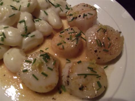 Kellie's Kitchen: Scallops with White Wine Lemon Butter Sauce