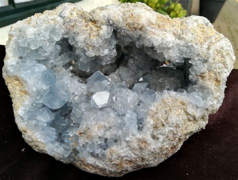 Mineraal om :: Waarom edelstenen :: Celestine Cluster/ Geode