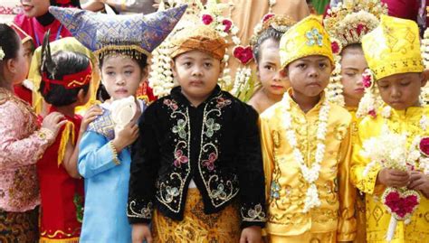 Mengenal dan Menghargai Keragaman Budaya Daerah Melalui Bahasa, Lagu, Tarian, dan Pakaian ...