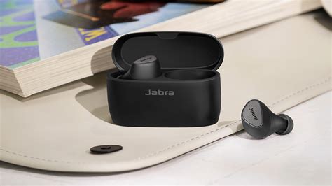 Jabra’s Elite 5 Earbuds get Flagship Features at Mid-Range Price - Tech Advisor