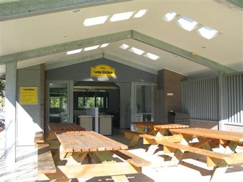 Easts Beach Holiday Park (BIG4) - Kiama Camp kitchen and BBQ area