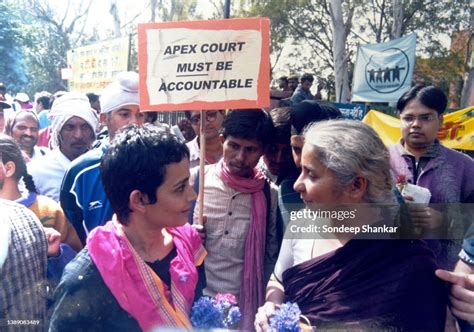 Narmada Bachao Andolan leader Medha Patkar with her supporters... News ...