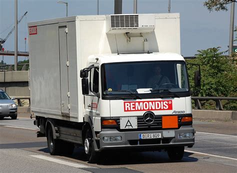 MB ATEGO 1223 mit Kastenaufbau der Fa. REMONDIS am 25.05.09 Berliner Stadtautobahn Höhe ...