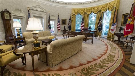 Trump Oval Office Decor - Spot The Change In President Trump S Oval ...