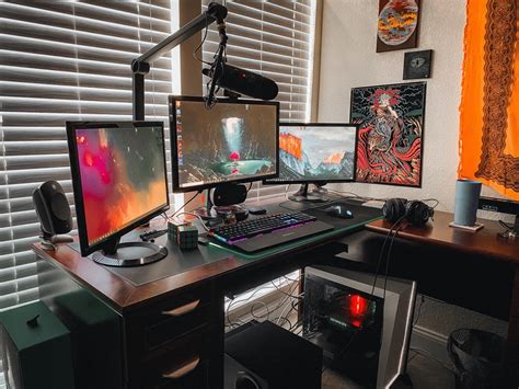 40 Workstation Setups That We Really Like