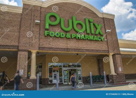 Lady Exits Publix Retail Grocery Store Exterior without a Face Mask ...