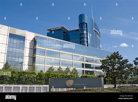 headquarters of gsk, glaxo smith kline, on the great west road ...