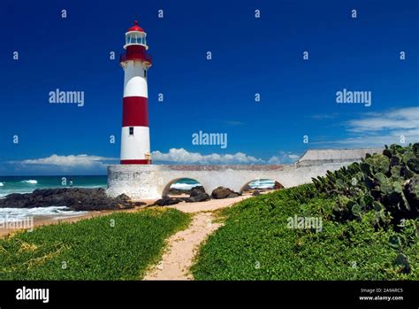 Itapuã Lighthouse, Itapuã Beach, Salvador, Bahia, Brazil Stock Photo - Alamy