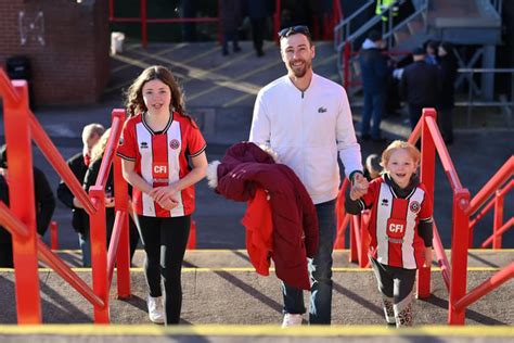 19 great pictures of Sheffield United fans and their pre-match routines at Bramall Lane ahead of ...