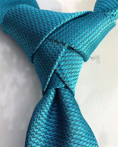 Tie sTYle