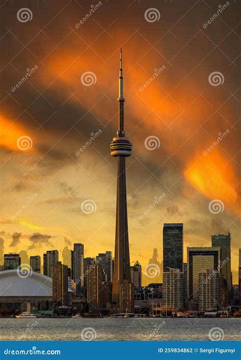 Toronto and CN Tower at Sunset Editorial Photography - Image of harbor, cloud: 259834862