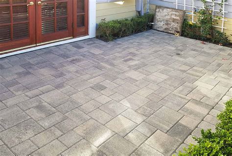 Gray-Charcoal Courtyard Patio - Angelus Paving Stones