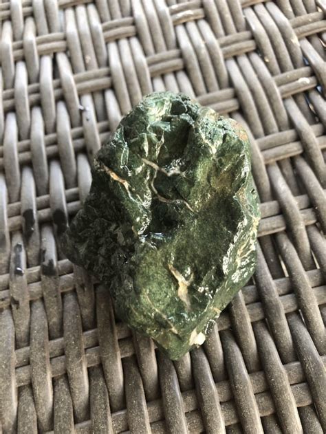 Green Rocks, Collected in Central Kentucky (Knobs Region) : r/whatsthisrock