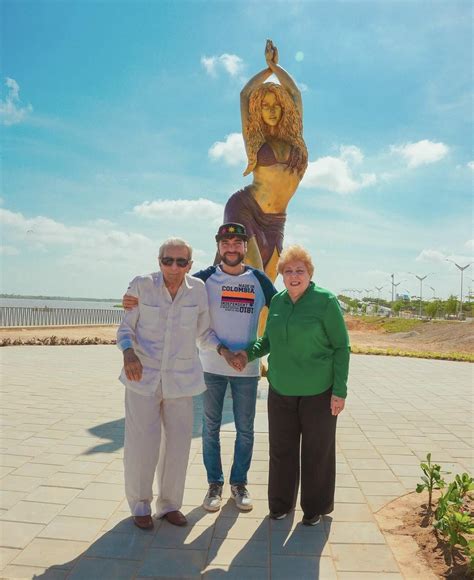 Shakira Honored with a Statue in Her Colombian Hometown of Barranquilla : r/popculturechat