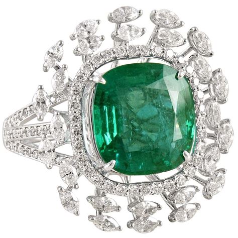 Antique Emerald Cocktail Rings - 1,960 For Sale at 1stdibs - Page 2