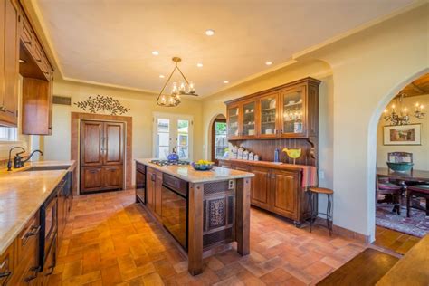 San Diego Spanish-style home asks $2.65M - Curbed