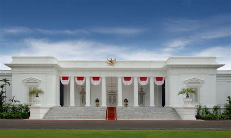 Menikmati Kemegahan Istana Kepresidenan — Mimbar Rakyat