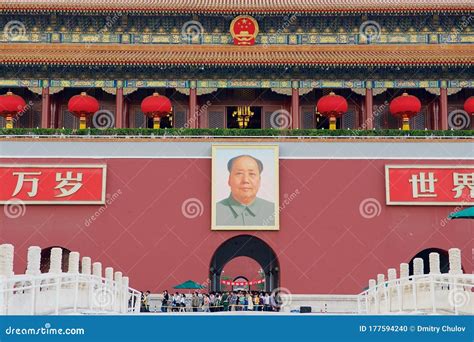 Portrait Of Mao Zedong At Tiananmen Square Editorial Image ...