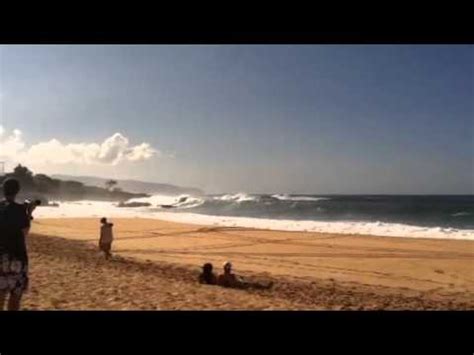 Monster waves at Waimea Bay, Oahu, Hawaii - YouTube