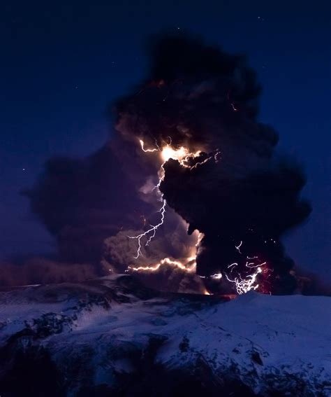 Volcano lightning