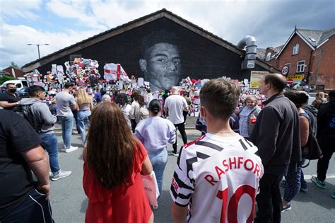 Outpouring of support for Marcus Rashford as mural is restored ...