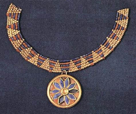 Sumerian Gold necklace with lapis lazuli, and carnelian, Mesopotamia ...