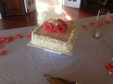 Traditional Puerto Rican vanilla almond rum cake with butter cream frosting | Rum cake, Wedding ...