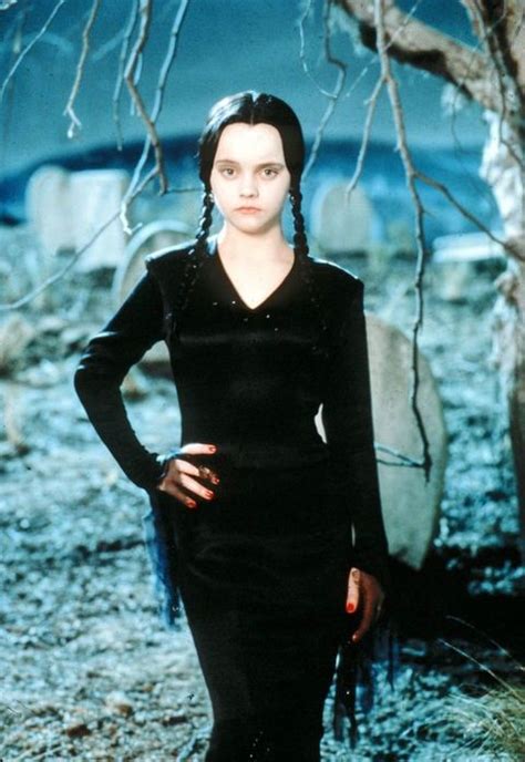 Mercoledì Addams, l'icona gothic e del femminismo è tornata. Tim Burton ...