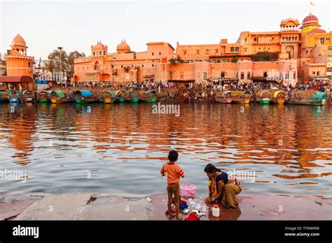 Chitrakoot hi-res stock photography and images - Alamy