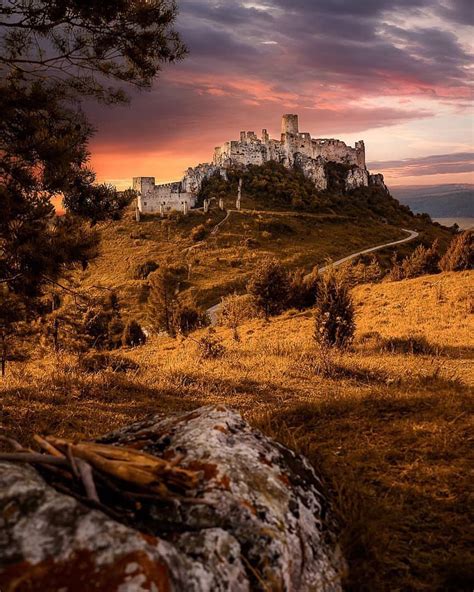 The ruins of Spiš Castle : r/Slovakia