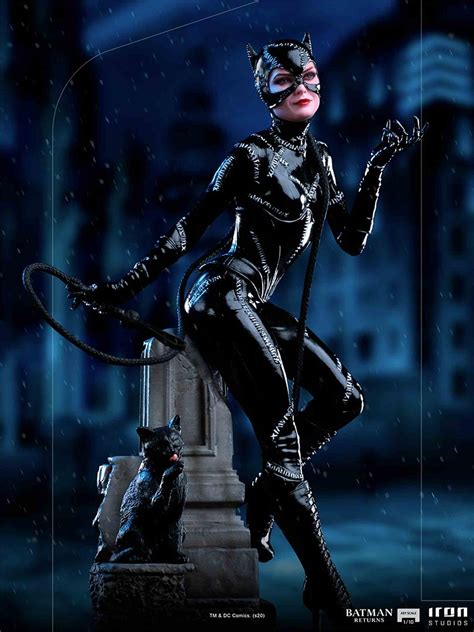 Catwoman – New Michelle Pfeiffer ‘Batman Returns’ Statue From Iron Studios – YBMW