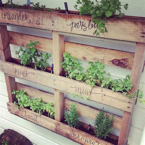 25 DIY Pallet Wood Projects