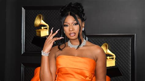 Grammys 2021: Megan Thee Stallion Wears '90s Hair and Makeup — Photos ...