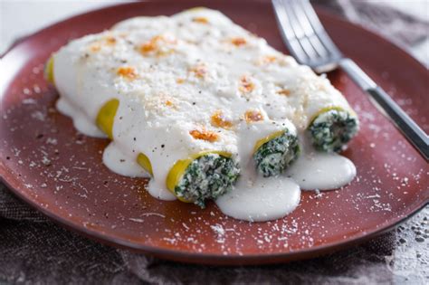 Spinach and ricotta cannelloni - Italian recipes by GialloZafferano