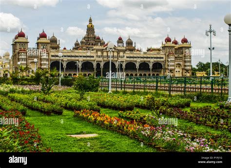 Mysore Palace and gardens: Mysore, Karnataka, India Stock Photo - Alamy