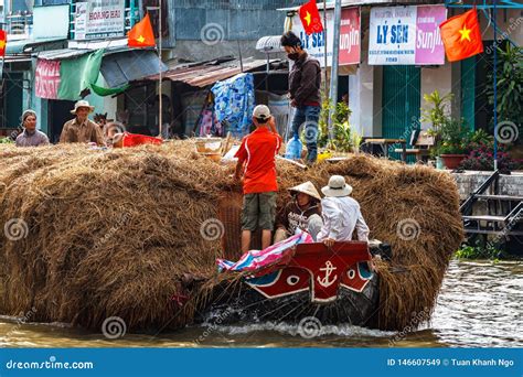 Floating Market in Mekong River Editorial Stock Image - Image of mekong ...