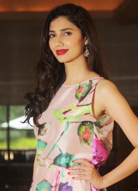 Fighting the Darkness: Mahira Khan Looks Absolutely Gorgeous At Zindagi ...