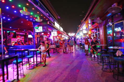 Nightlife in Maldives – 12 Best Bars, Beach, Nightclub – Swan Tours