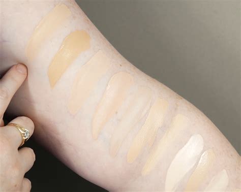 Swatches Clinique Even Better Foundation in CN 0.5 Shell & WN 01 Flax