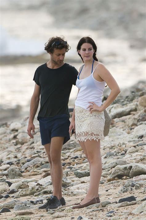 Lana Del Rey Boyfriend - Lana Del Rey Looks So Very Happy In Her First Instagram Post With Her ...