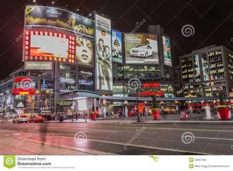 Yonge and Dundas square editorial stock photo. Image of square - 34657393