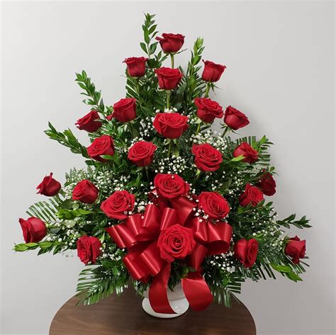 All Rose Funeral Arrangement in Wilkes-Barre, PA | A&M Floral Express