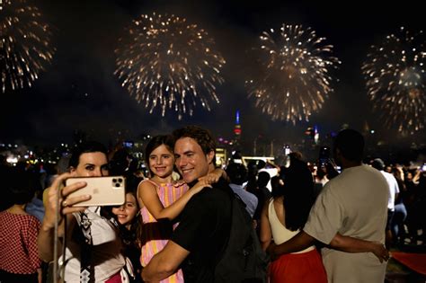 New Yorkers marvel over Macy’s 'breathtaking' 2023 NYC fireworks show