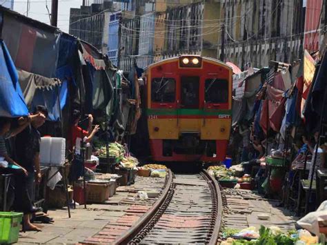 Maeklong Railway Market | Story | Hero Traveler