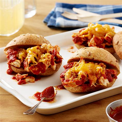 Shredded BBQ Chicken Sandwiches Recipe | RAGÚ