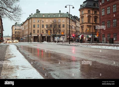 a street scene during the winter Stock Photo - Alamy