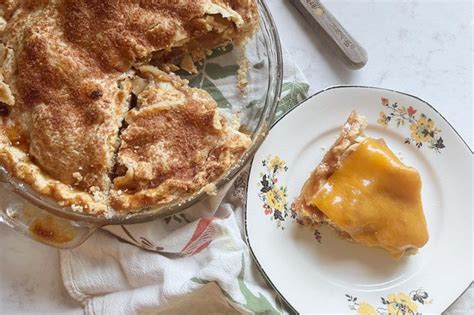 How to Make Apple Pie with Cheese: Cheddar on Top = Yum!